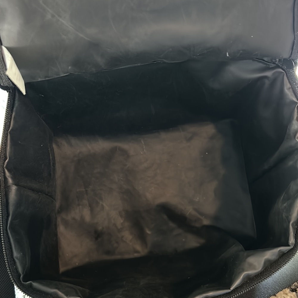 PINK Victoria Secret Lunchbox - Picture 4 of 5